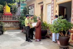 Mua bán các loại chim hoang dã để phóng sinh có thể làm mất cân bằng hệ sinh thái