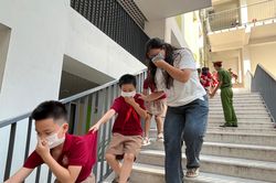 Khống chế đám cháy giả định tại trường Tiểu học Thái Thịnh