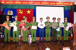 Bắt nhóm gây 2 vụ cướp trong đêm, công an được khen thưởng
