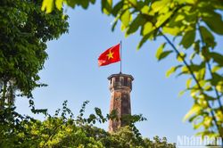 Đường phố Hà Nội rực rỡ cờ hoa chào mừng ngày Quốc Khánh Việt Nam 2/9