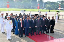 Lãnh đạo Đảng, Nhà nước vào Lăng viếng Chủ tịch Hồ Chí Minh