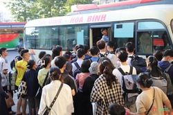 'Biển người' chen lấn giành chỗ tại bến xe Mỹ Đình về quê nghỉ lễ 2-9