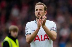 Tottenham 'trở mặt' với huyền thoại Harry Kane như thế nào?