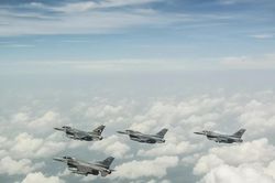 Kiev cần 60 phi cơ F-16, Mỹ không khuyến khích Ukraine tấn công lãnh thổ Nga