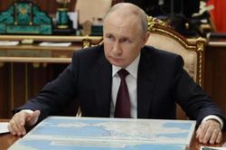 Nhà báo Mỹ nhận định Tổng thống Pháp và Thủ tướng Đức nổi cơn thịnh nộ vì Putin