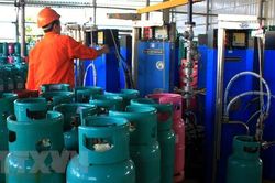 Từ ngày 1/9 giá gas bán lẻ trong nước tăng tới 33.000 đồng mỗi bình