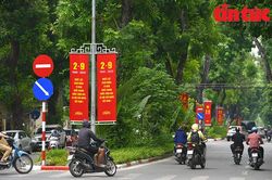 Đường phố Hà Nội rực rỡ cờ hoa, băng rôn mừng Lễ Quốc khánh 2/9