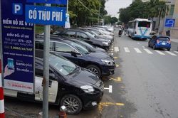 Còn nhiều băn khoăn xung quanh quyết định thu phí sử dụng lòng đường, vỉa hè TP.HCM từ ngày 01/9