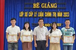 Ia Pa: 43 học viên hoàn thành lớp sơ cấp lý luận chính trị
