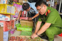 QLTT Hà Nội tạm giữ hơn 4.000 sản phẩm thực phẩm nghi nhập lậu