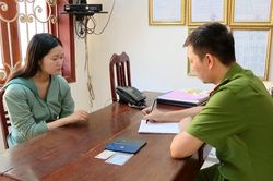 Đi mua quần áo, cô gái 'tiện tay' trộm cắp 2 chiếc iPhone của chủ cửa hàng