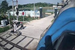 Khen thưởng nữ nhân viên đường sắt dũng cảm cứu người