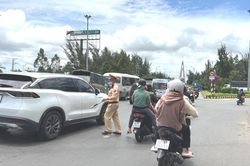 Ngày đầu nghỉ lễ, cầu Rạch Miễu không bị kẹt xe