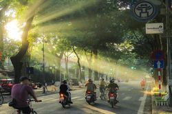 Thời tiết hôm nay Bắc Bộ ngày nắng nóng, Nam Bộ chiều tối mưa to