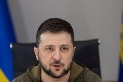 Tổng thống Zelensky khoe uy lực vũ khí tầm xa do Ukraine sản xuất