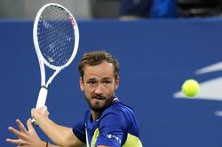 US Open 2023: Daniil Medvedev thắng nhọc ở vòng 2