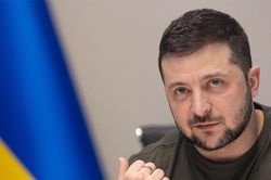 Ông Zelensky 'khoe' vũ khí tầm xa tự chế của Ukraine