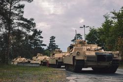 Politico: Ukraine sẽ được Mỹ 'bơm' xe tăng chiến đấu Abrams trong vài tuần tới