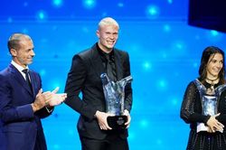 Vượt qua Messi và De Bruyne, Haaland giành giải xuất sắc nhất châu Âu
