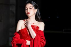 Á hậu Thụy Vân: 10 năm kết hôn nhưng ông xã doanh nhân vẫn là một 'ẩn số'