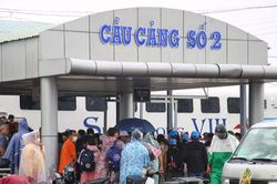Kiên Giang: Du khách đi chơi lễ bất ngờ vì thời tiết xấu, tàu đến các đảo phải tạm dừng