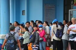 Tàu đi Phú Quốc, Nam Du tạm ngừng hoạt động, hàng trăm hành khách 'chôn chân' tại bến cảng