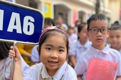 Hà Nội: Trường học tặng quà, làm chuồng thỏ thu hút học sinh lớp 1
