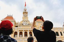 Tour tham quan trụ sở UBND TP.HCM đón 1.500 khách trong 2 ngày đầu nghỉ lễ