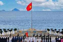 Khánh thành cột cờ Tổ quốc bên bờ biển Nha Trang