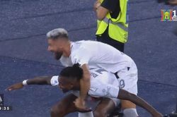AC Milan vượt qua AS Roma trên sân khách
