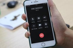 Bị dọa liên quan đến đường dây ma túy, cụ bà ở Hà Nội mất gần 100 triệu đồng