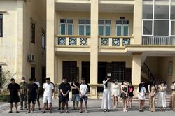 Hưng Yên: Phát hiện 21 nam nữ thanh niên 'bay lắc' trong nhà nghỉ