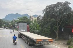 Vụ va chạm giao thông hy hữu tại km72+600 quốc lộ 2