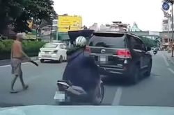 Tạm giữ hình sự đối tượng 'phi' dao vỡ kính xe Land Cruiser
