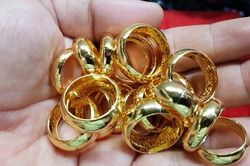 Cụ bà mang 13 chỉ vàng tích góp đem bán, gửi tiền cho kẻ mạo danh công an