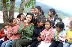 Tuổi trẻ Công an Kon Tum tiếp sức học sinh nghèo đến trường