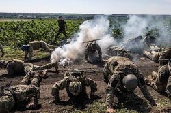 Nga đổi chiến thuật cản đường Ukraine vượt bãi mìn, cầu Crưm tạm dừng hoạt động