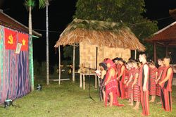 Tái hiện lễ đặt họ của Bác Hồ cho đồng bào A Lưới