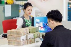 Gửi tiết kiệm ngân hàng kỳ hạn 12 tháng cao nhất chỉ còn 6,8%/năm