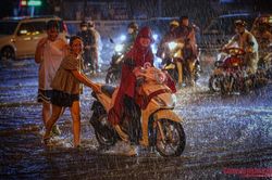 Miền Bắc ngày nắng hanh khô, chiều tối chuyển mưa