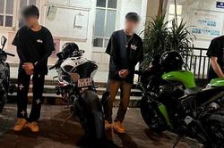 Đi xe phân khối lớn vào cao tốc, ba thanh niên bị CSGT 'tóm gọn'