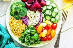 Cách ăn uống lành mạnh tăng cường sức khỏe ở người nhiễm HIV