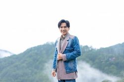 Đan Trường trở lại với MV hát về tình yêu đôi lứa
