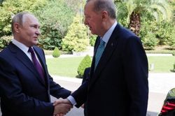 Tổng thống Putin gặp Tổng thống Thổ Nhĩ Kỳ, nói sẵn sàng khôi phục thỏa thuận ngũ cốc với Ukraine