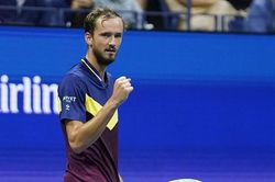US Open 2023: Daniil Medvedev vào vòng 4 sau loạt tie-break nghẹt thở