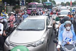 Ngày cuối kỳ nghỉ lễ 2/9, cửa ngõ Hà Nội ùn tắc nhẹ