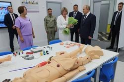 Tổng thống Putin cảnh báo về công nghệ di truyền tạo ra 'vũ khí có sức hủy diệt khủng khiếp'