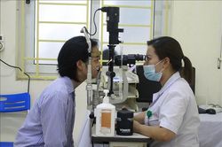 Bệnh đau mắt đỏ lây qua những đường nào, làm gì để không bị lây bệnh?