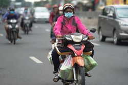 TP Hồ Chí Minh: Người dân trở về sau kỳ nghỉ lễ, các cửa ngõ bắt đầu đông xe
