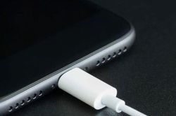 Apple cảnh báo rủi ro khi sạc iPhone qua đêm